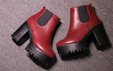Plateaustiefel mit quadratischem Absatz